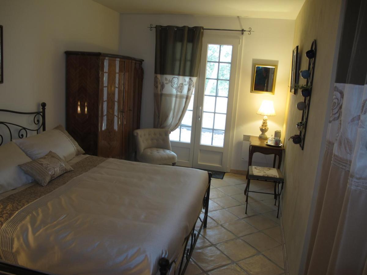 Bed and Breakfast L'Oustau de Bigatié Lambesc Exterior foto